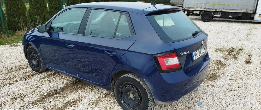 Skoda Fabia cena 18600 przebieg: 211000, rok produkcji 2017 z Warszawa małe 137
